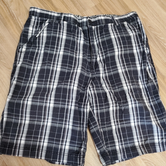 Men's board shorts - Picture 3 of 3